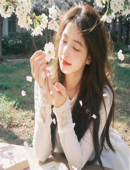 情色片深度评论：【艺术评论】《女儿的朋友2》的导演风格与创作特点